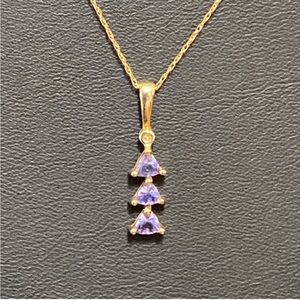 *SALE* Beautiful Tanzanite 10k 3 triangle pendant